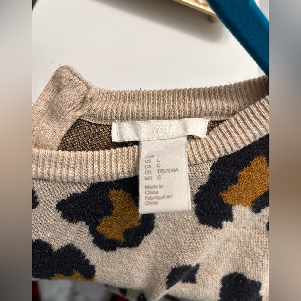 H&M Oversized Leopard Print Crewneck Sweater - Picture 3 of 3
